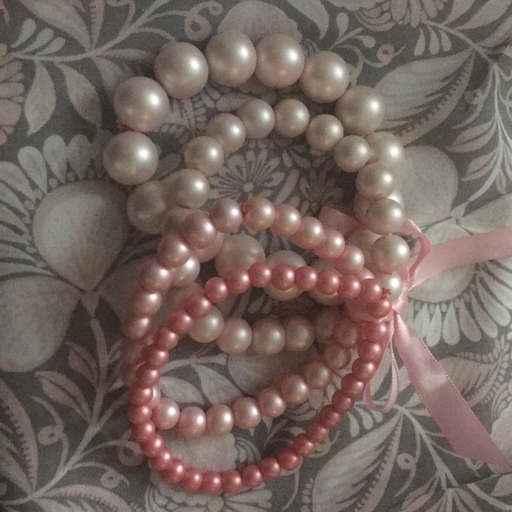 Beautiful 4 strands of faux stretch bracelet